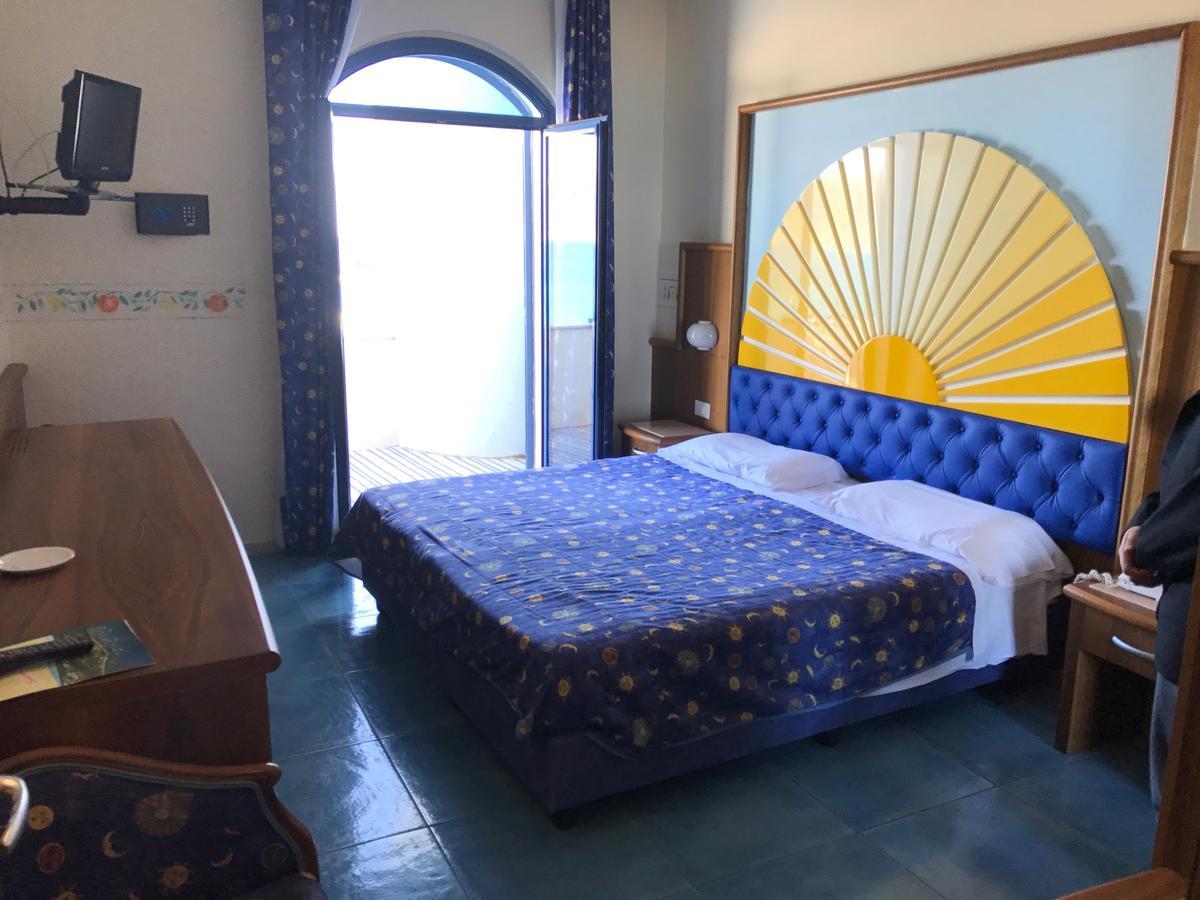 Tweepersoonskamer met 1 of 2 Bedden en Uitzicht op Zee